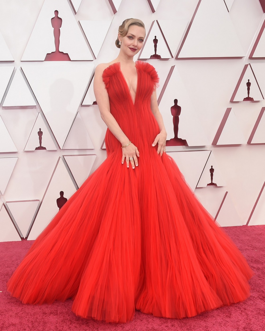 amanda-seyfried-sexy-at-academy-awards-2021-thefappening-pro-13 Amanda Seyfried Red Dress