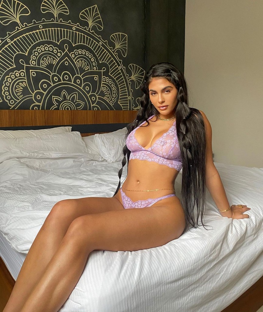 amanda-trivizas-shows-off-her-body-in-a-bikini-thefappening-cfd-7 Amanda Trivizas Lingerie