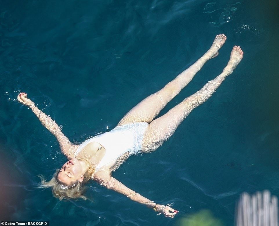 amber-heard-sexy-thefappening-cfd-7 Amber Heard Bikini