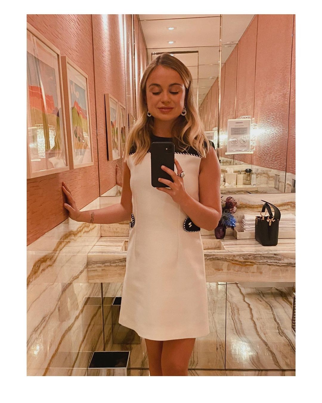 amelia-windsor-showed-off-her-tattoo-thefappening-cfd-1 Amelia Windsor Selfie