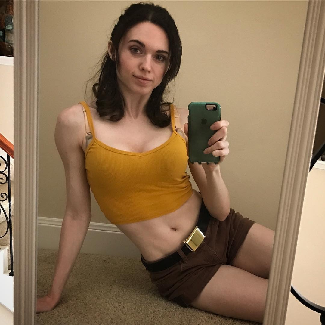 amouranth-nude-sexy-19 Kaitlyn Siragusa Selfie