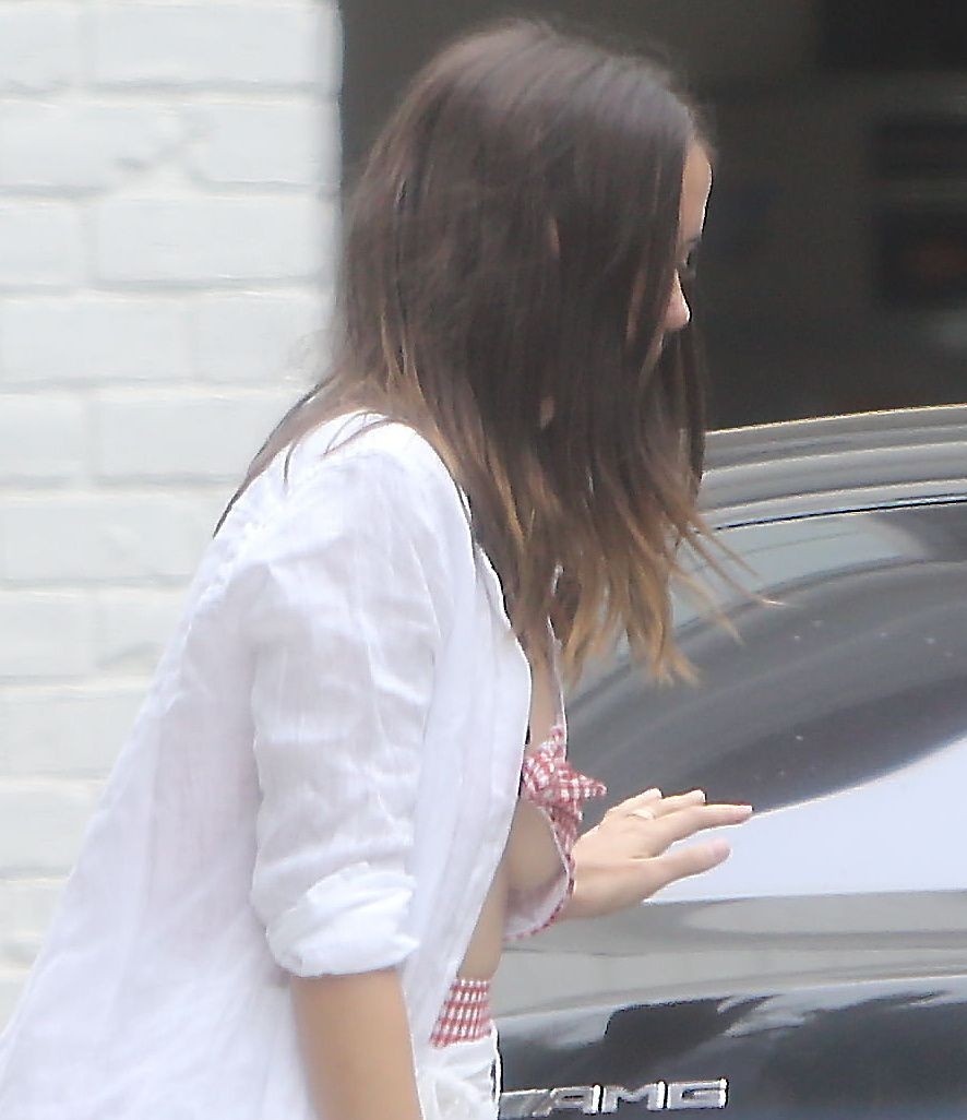 ana-de-armas-showed-bare-feet-and-underboobs-in-la-thefappening-pro-2 ana de armas showed bare feet and underboobs in la thefappening pro 2