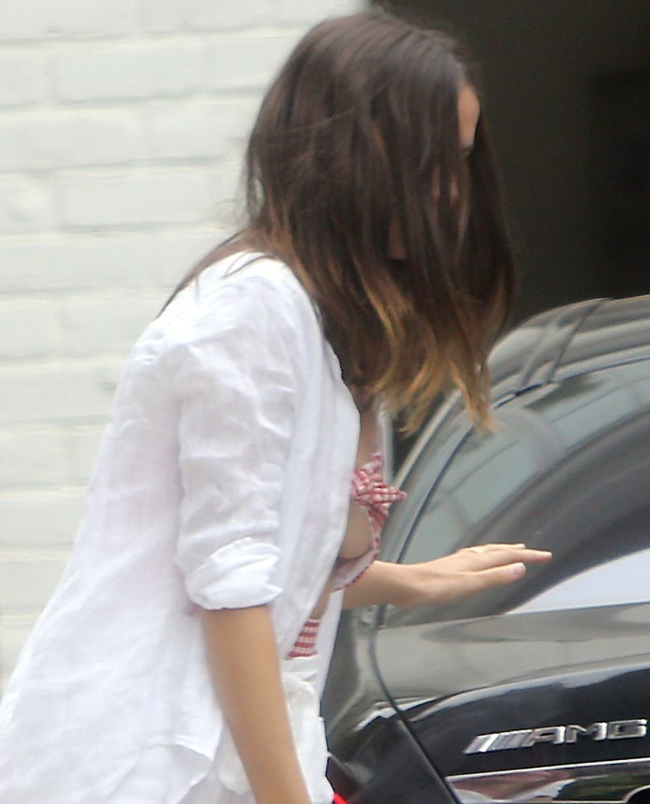 ana-de-armas-showed-bare-feet-and-underboobs-in-la-thefappening-pro-8 ana de armas showed bare feet and underboobs in la thefappening pro 8