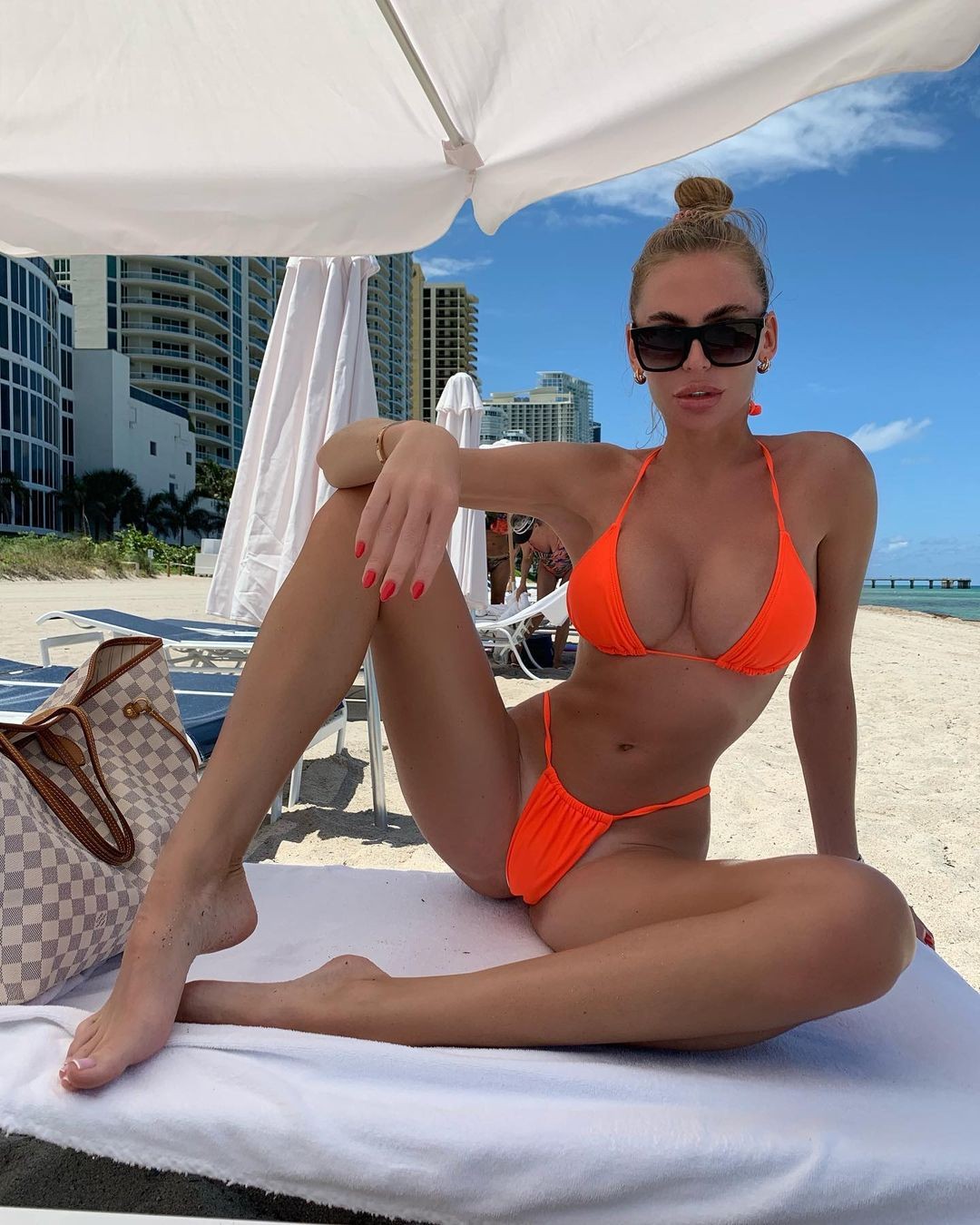 anastasia-skyline-in-a-revealing-bikini-thefappening-cfd-2 Anastasia Skyline Spread her Legs In Bikini