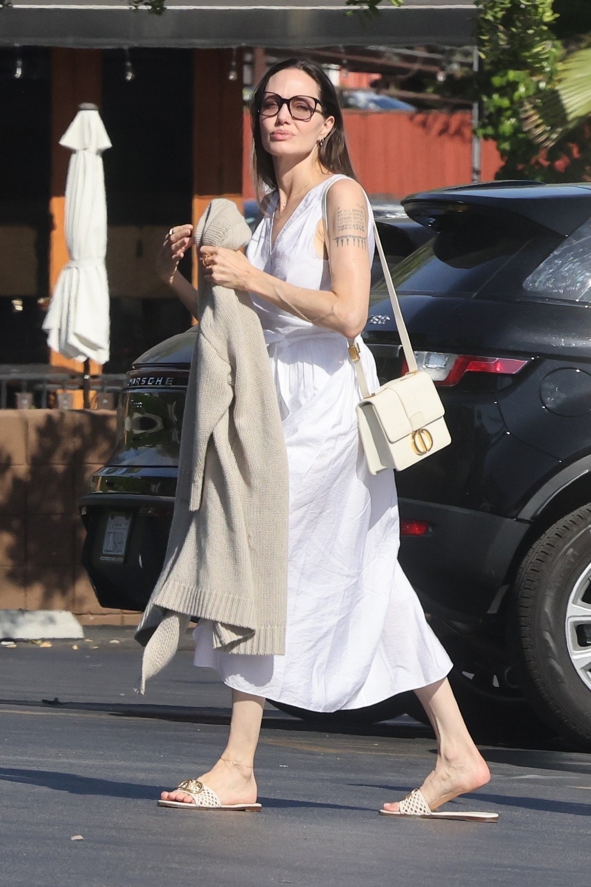 angelina-jolie-sexy-in-la-thefappening-cfd-1 Angelina Jolie Sexy 2022