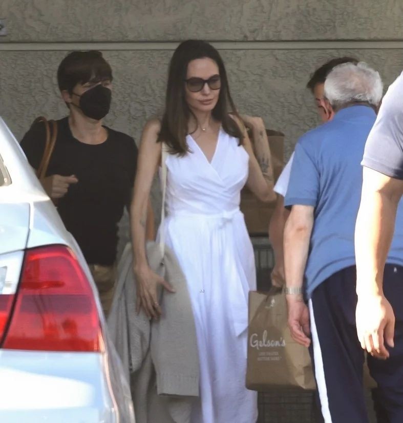 angelina-jolie-sexy-in-la-thefappening-cfd-4 angelina jolie sexy in la thefappening cfd 4