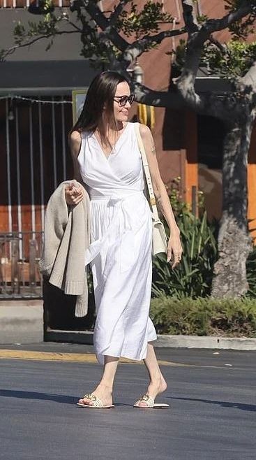 angelina-jolie-sexy-in-la-thefappening-cfd-6 angelina jolie sexy in la thefappening cfd 6
