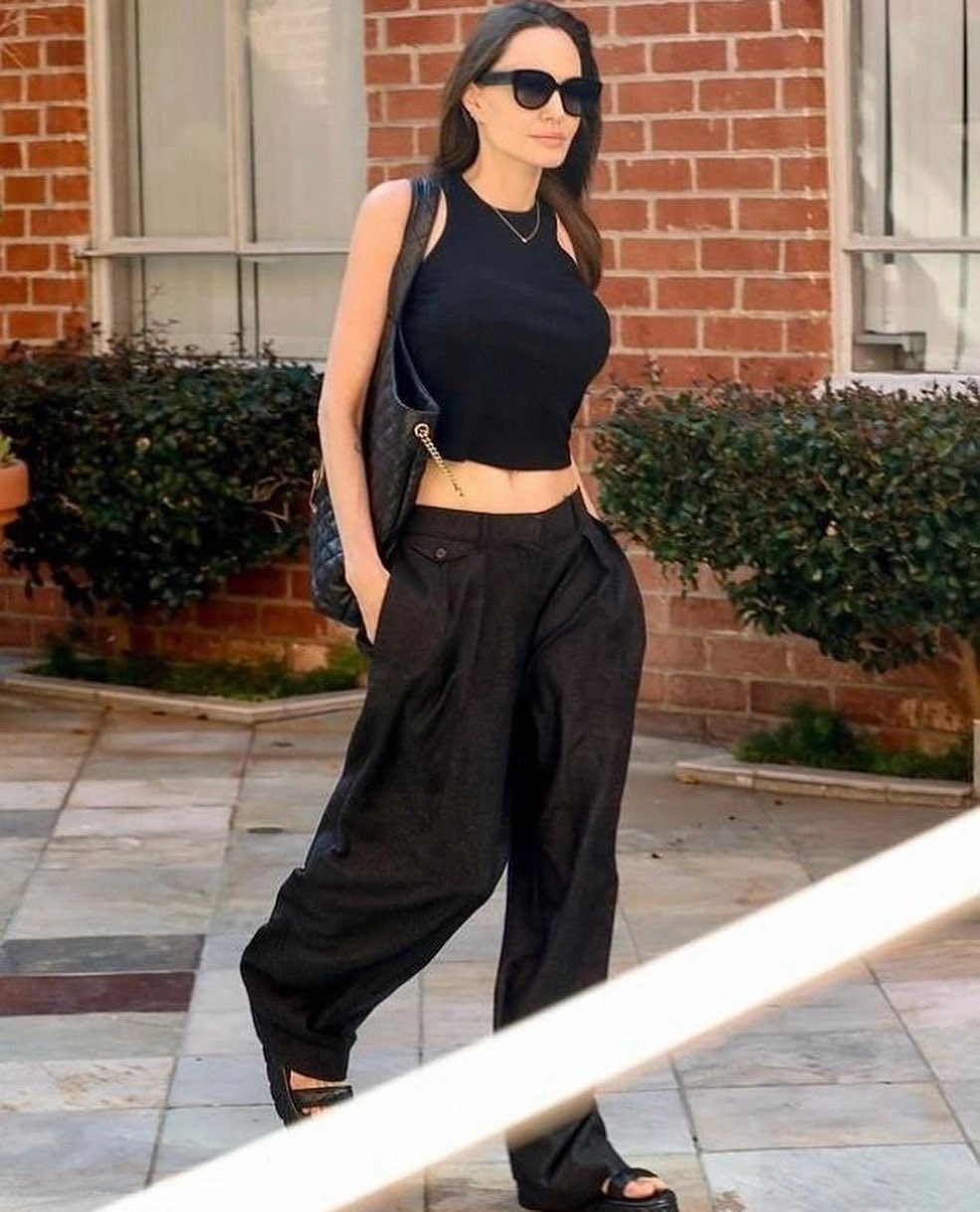 angelina-jolie-sexy-thefappening-cfd-5 Angelina Jolie Paparazzi 2022