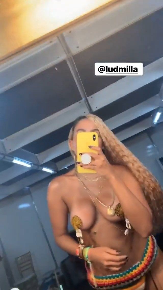 anitta-singer-nude-topless-14 anitta singer nude topless 14