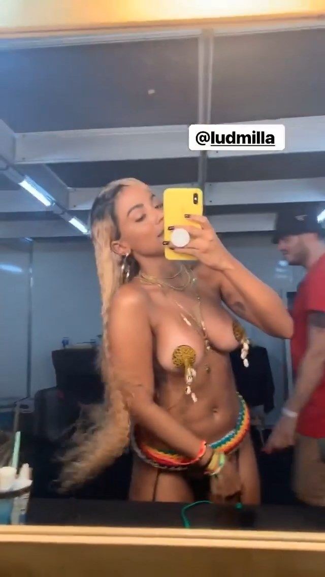 anitta-singer-nude-topless-16 anitta singer nude topless 16