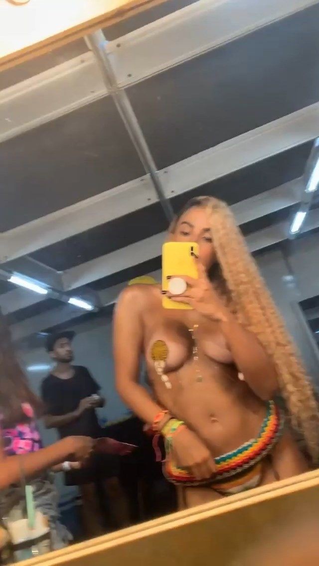 anitta-singer-nude-topless-19 anitta singer nude topless 19