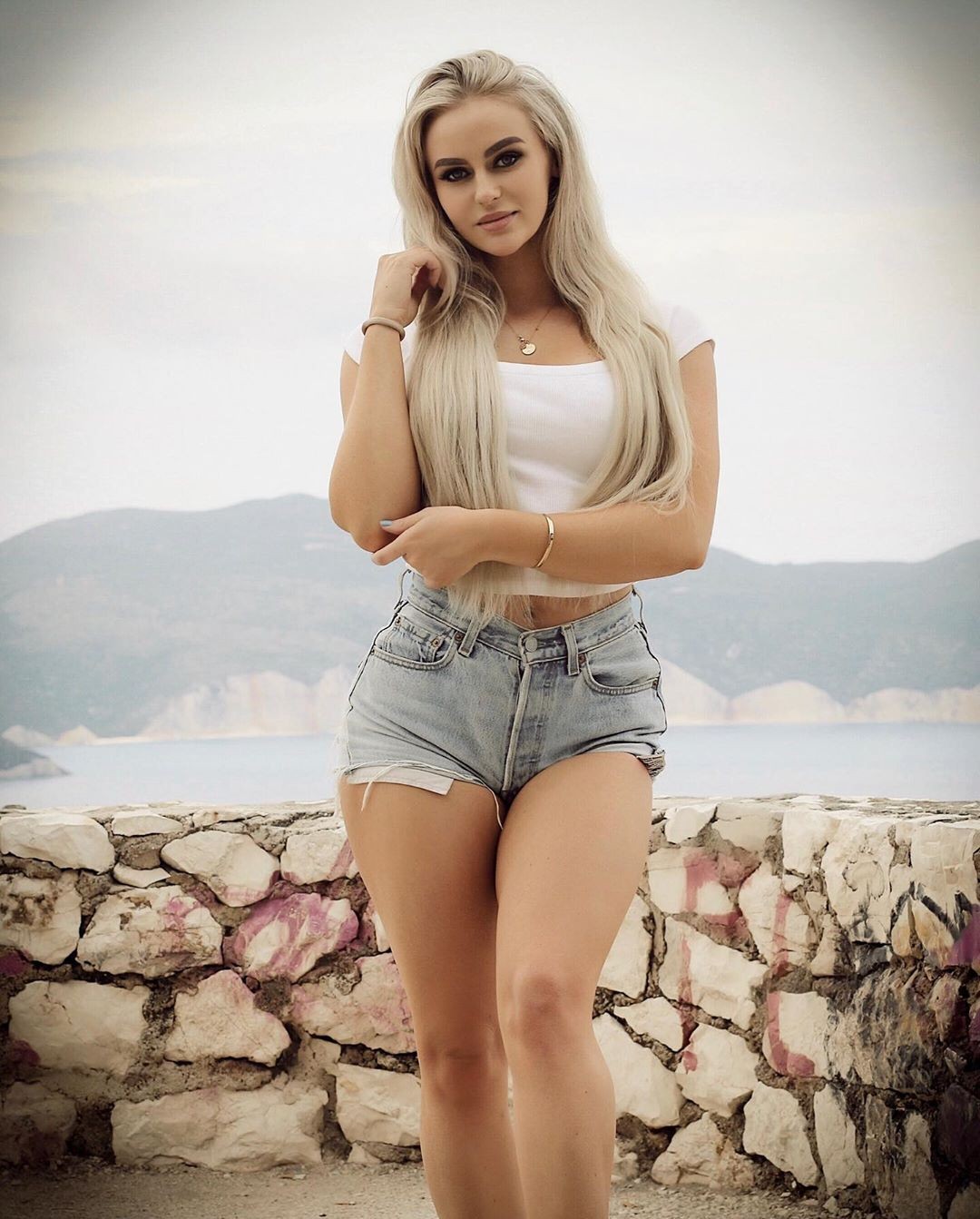 anna-nystrom-hot-2019-9 Anna Nystrom in shorts and white top