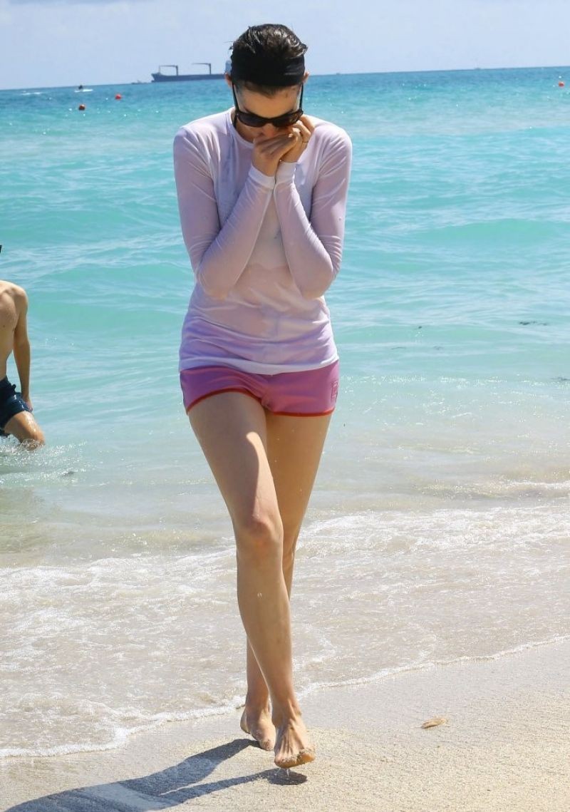 anne-hathaway-bikini-thefappening-cfd-23 anne hathaway bikini thefappening cfd 23