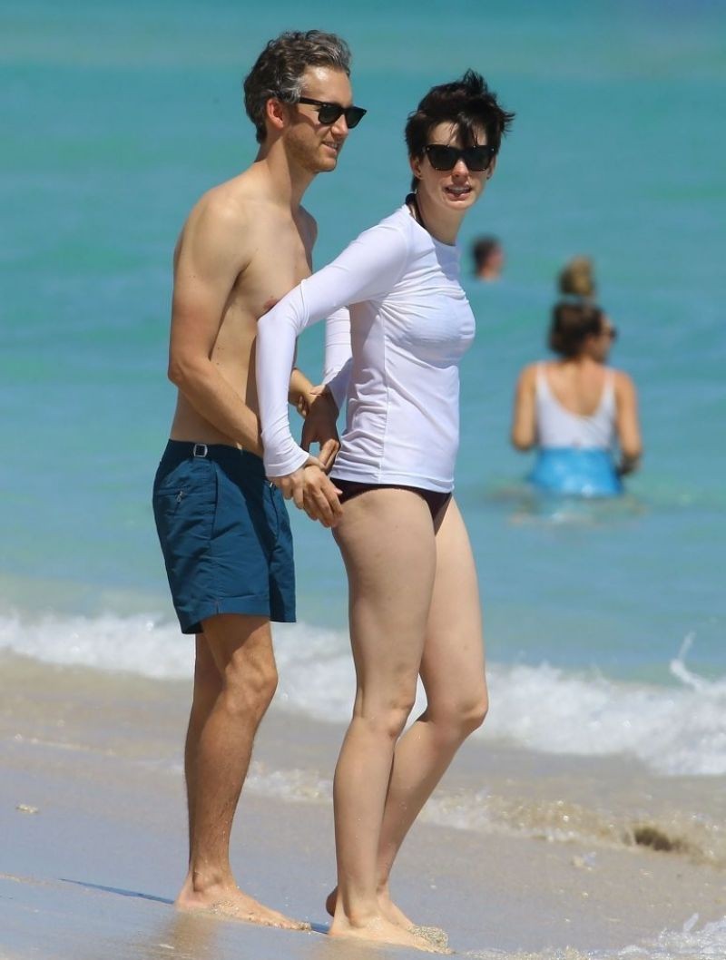 anne-hathaway-bikini-thefappening-cfd-25 anne hathaway bikini thefappening cfd 25