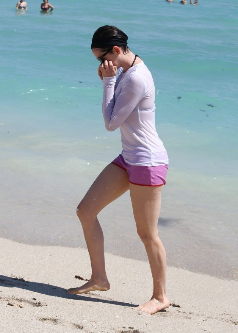 anne-hathaway-bikini-thefappening-cfd-26 anne hathaway bikini thefappening cfd 26