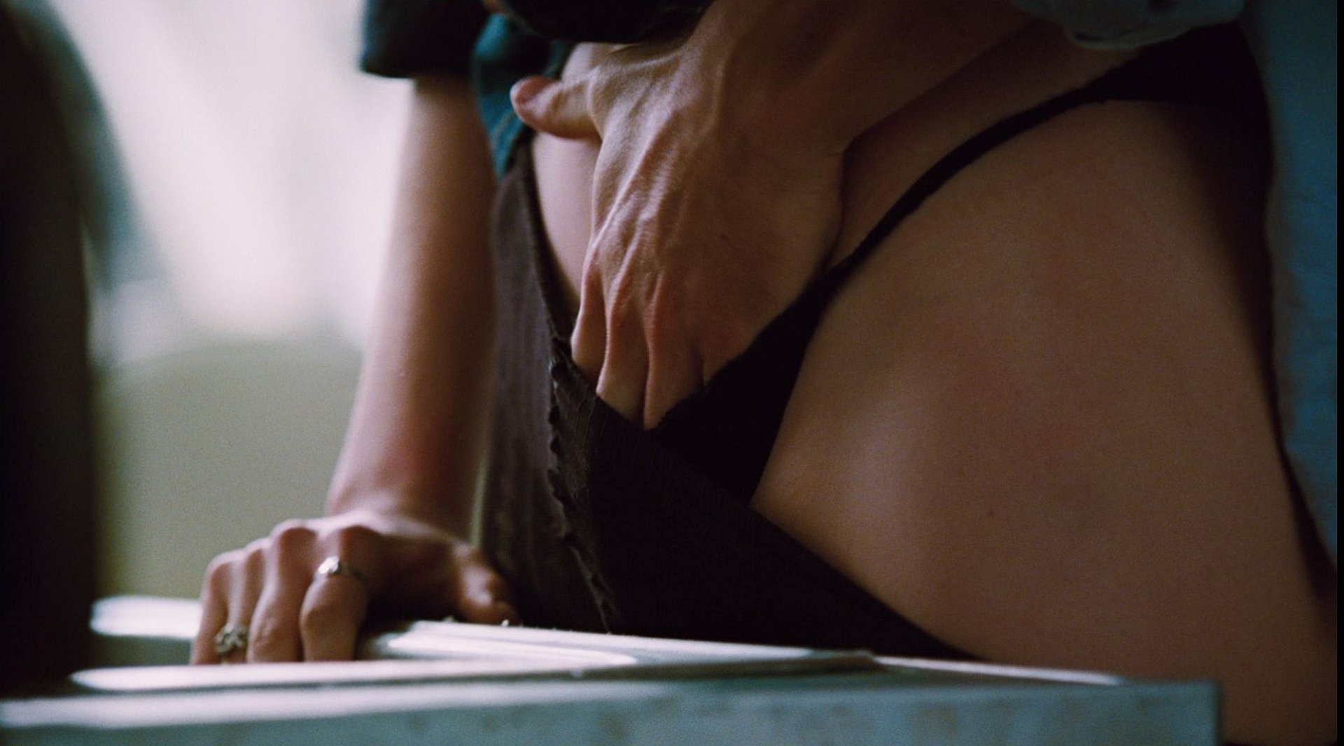 anne-hathaway-love-and-other-drugs-nude-thefappening-cfd-11 anne hathaway love and other drugs nude thefappening cfd 11