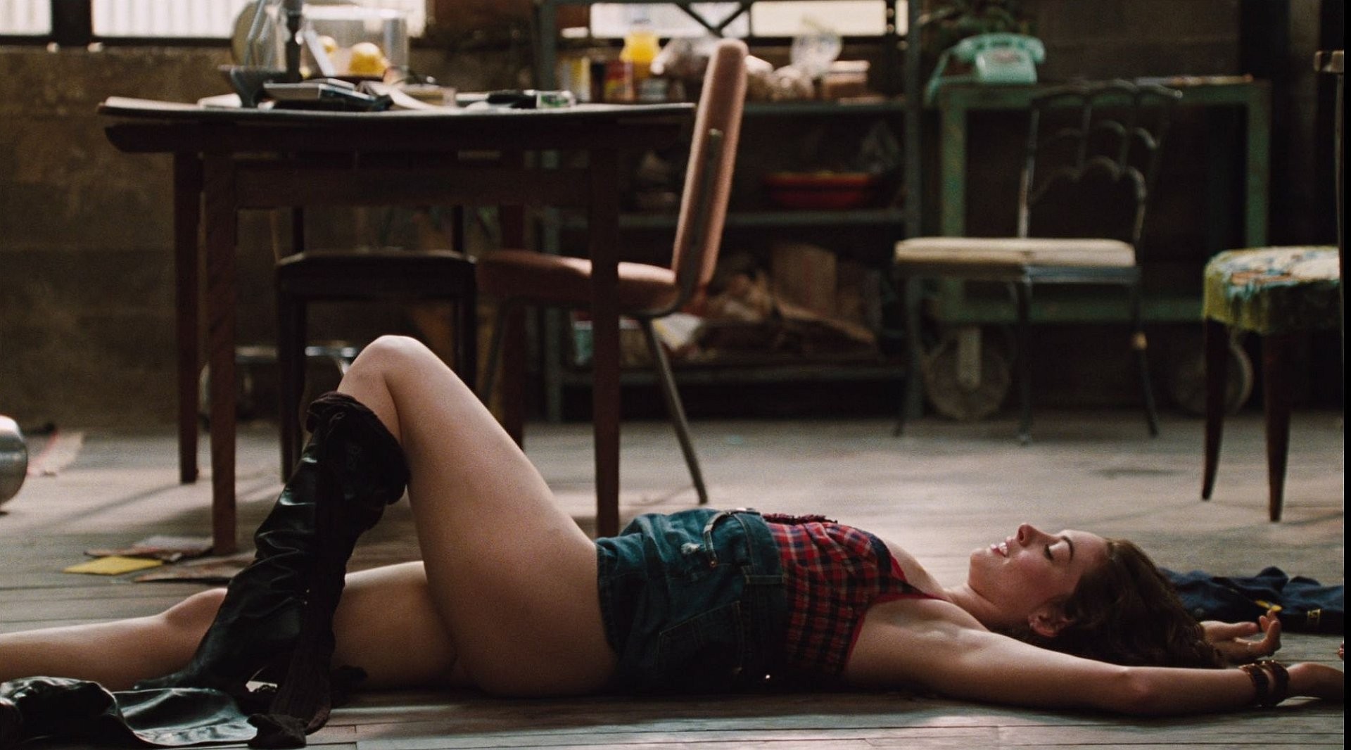 anne-hathaway-love-and-other-drugs-nude-thefappening-cfd-8 anne hathaway love and other drugs nude thefappening cfd 8