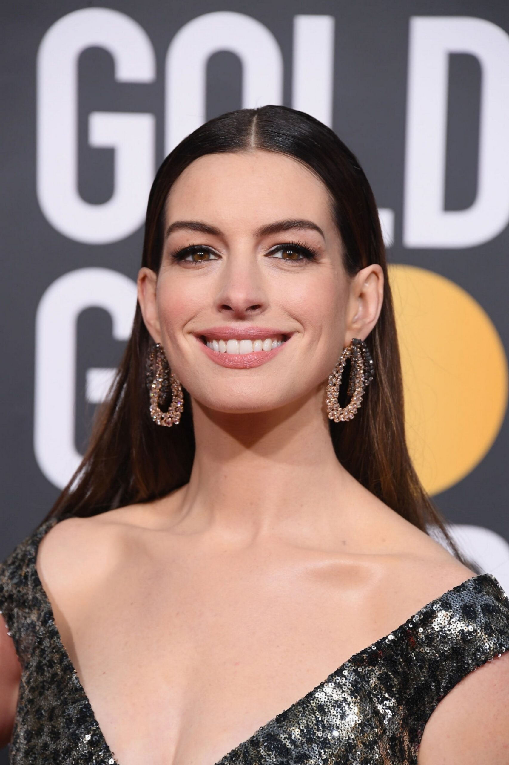 anne-hathaway-sexy-dress-14 anne hathaway sexy dress 14 scaled