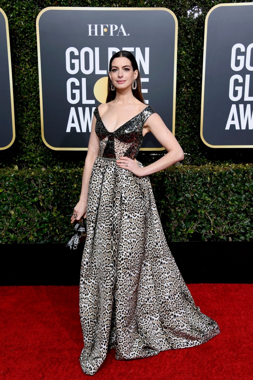 anne-hathaway-sexy-dress-17 anne hathaway sexy dress 17