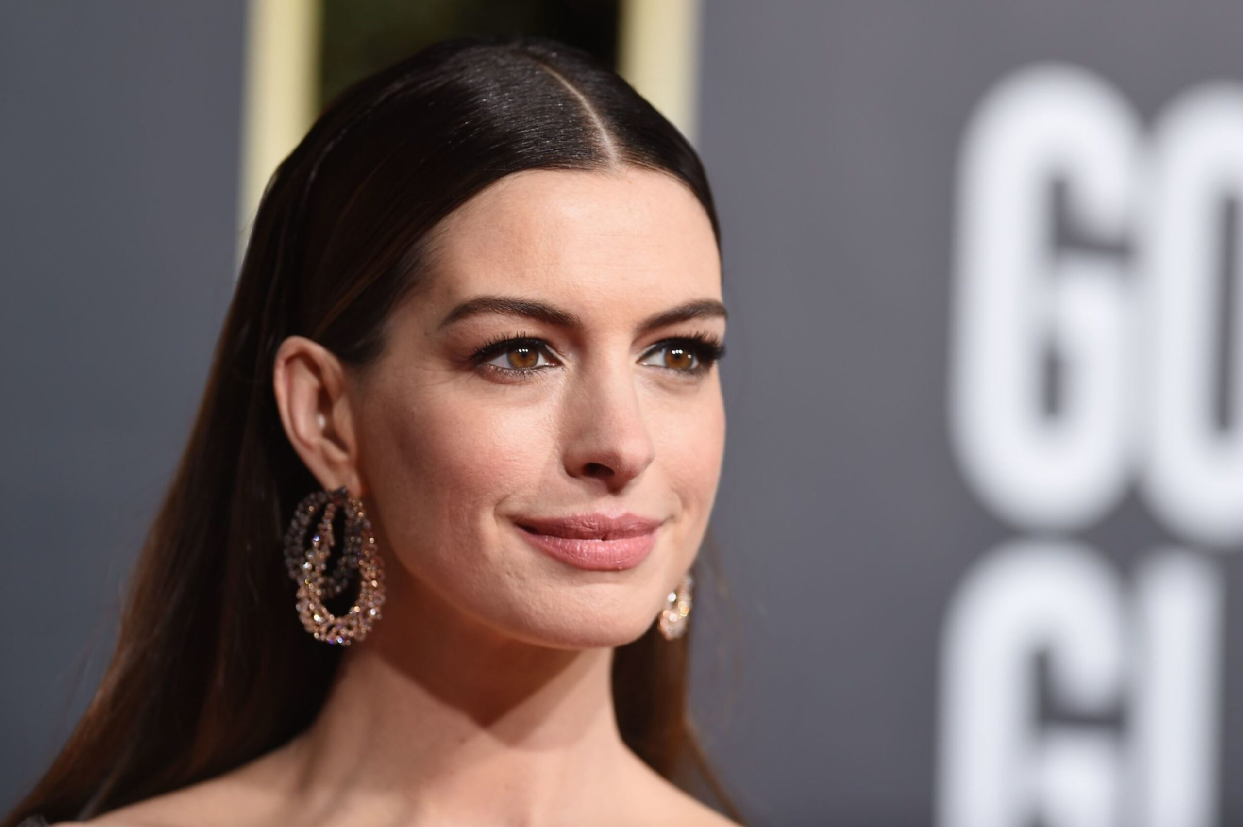 anne-hathaway-sexy-dress-18 anne hathaway sexy dress 18 scaled