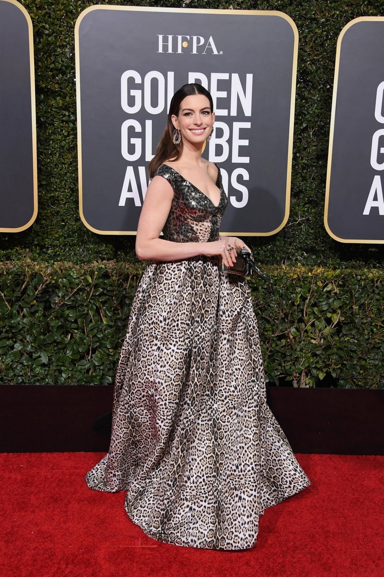 anne-hathaway-sexy-dress-3 anne hathaway sexy dress 3