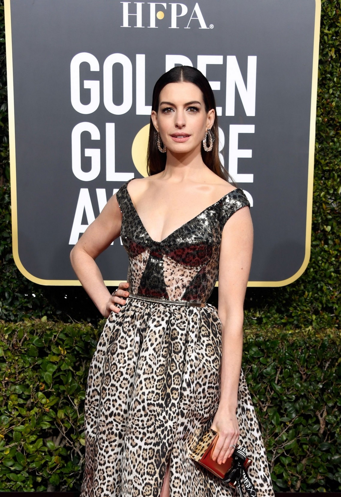 anne-hathaway-sexy-dress-8 anne hathaway sexy dress 8