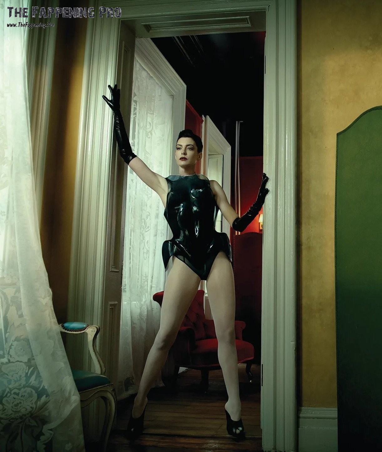 anne-hathaway-sexy-thefappening-cfd-3-1 Anne Hathaway Leggy