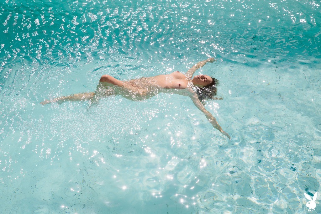 anthea-page-nude-sexy-17 Anthea Page Naked in the pool