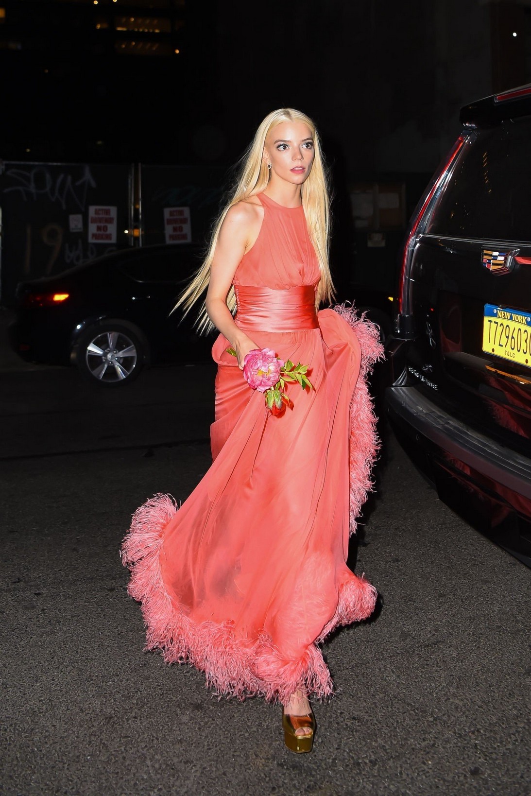 anya-taylor-joy-hot-at-saturday-night-live-thefappening-cfd-4 Anya Taylor-Joy Arrived At Saturday Night Live In Alexandre Vauthier Dress