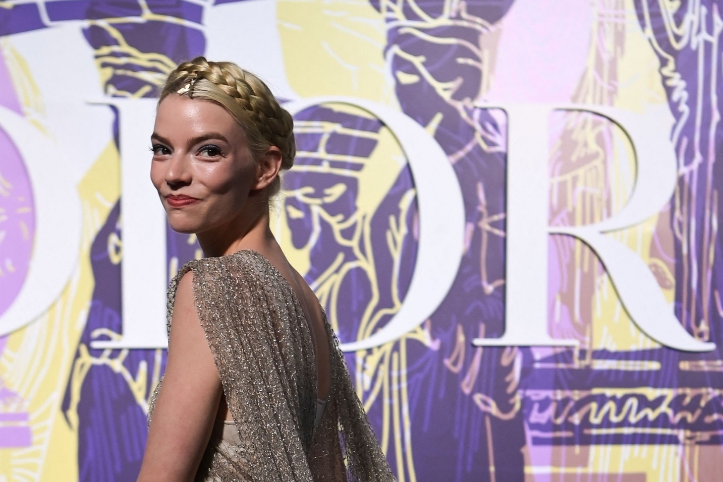 anya-taylor-joy-sexy-goddes-at-the-dior-2022-show-in-athens-thefappening-cfd-5 Anya Taylor-Joy Hot