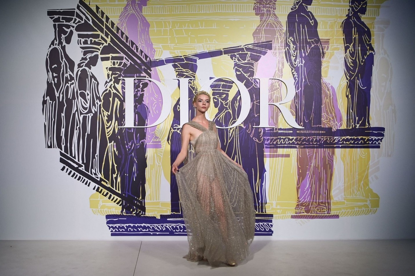 anya-taylor-joy-sexy-goddes-at-the-dior-2022-show-in-athens-thefappening-cfd-8 anya taylor joy sexy goddes at the dior 2022 show in athens thefappening cfd 8