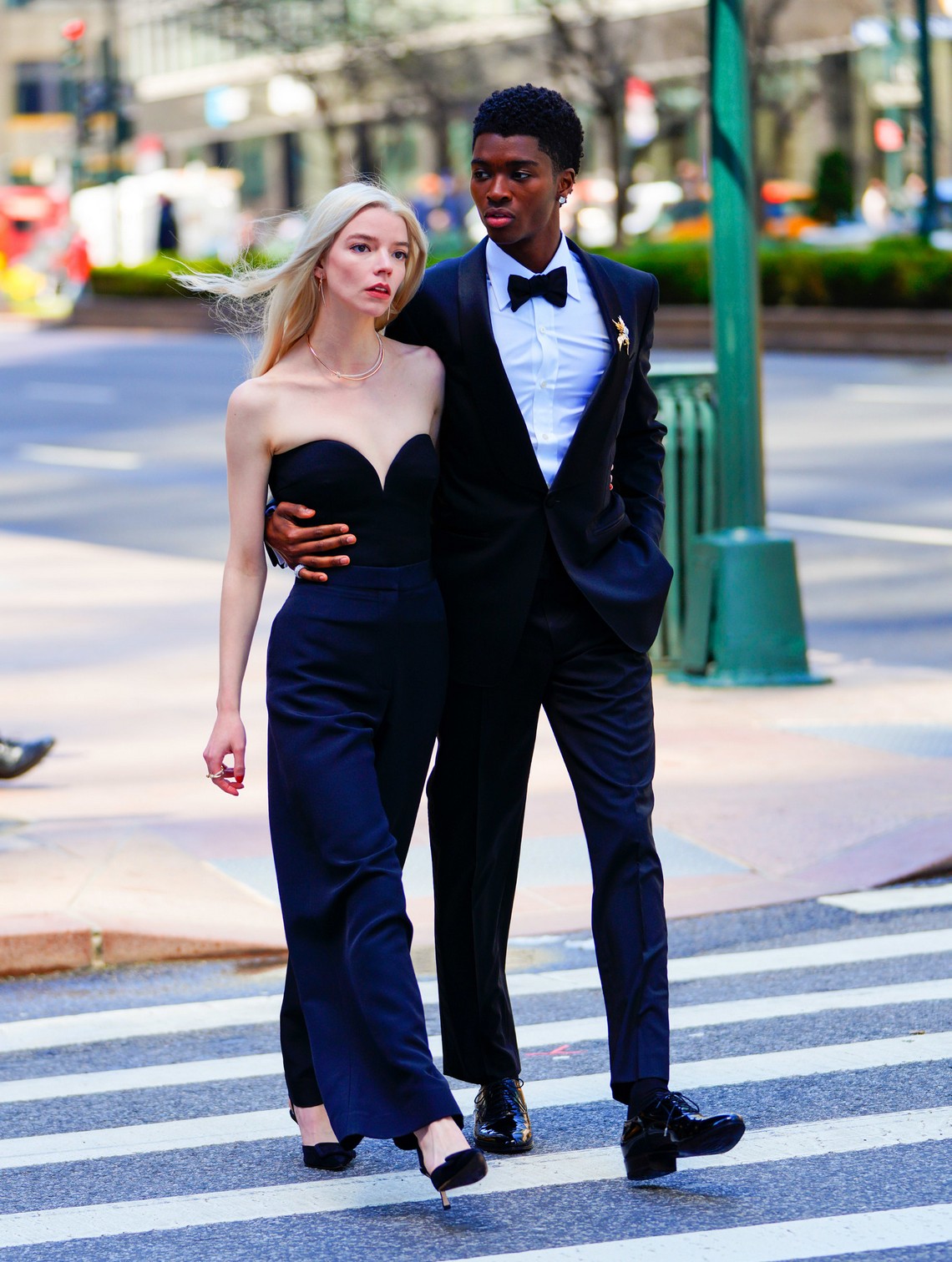 anya-taylor-joy-sexy-in-ny-thefappening-pro-2 Anya Taylor-Joy Walks Around Manhattan In Tiffany Jewelry
