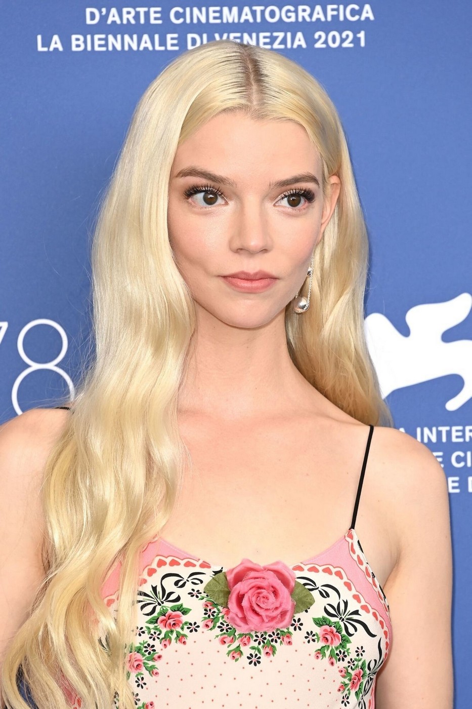 anya-taylor-joy-sexy-in-venice-2021-thefappening-cfd-2 Anya Taylor-Joy Sexy In Venice 2021