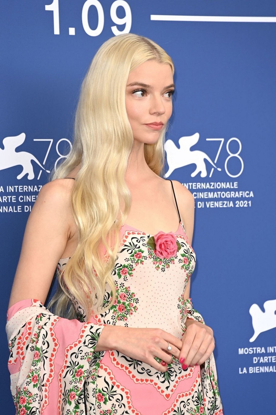anya-taylor-joy-sexy-in-venice-2021-thefappening-cfd-3 Anya Taylor-Joy Sexy In Venice 2021