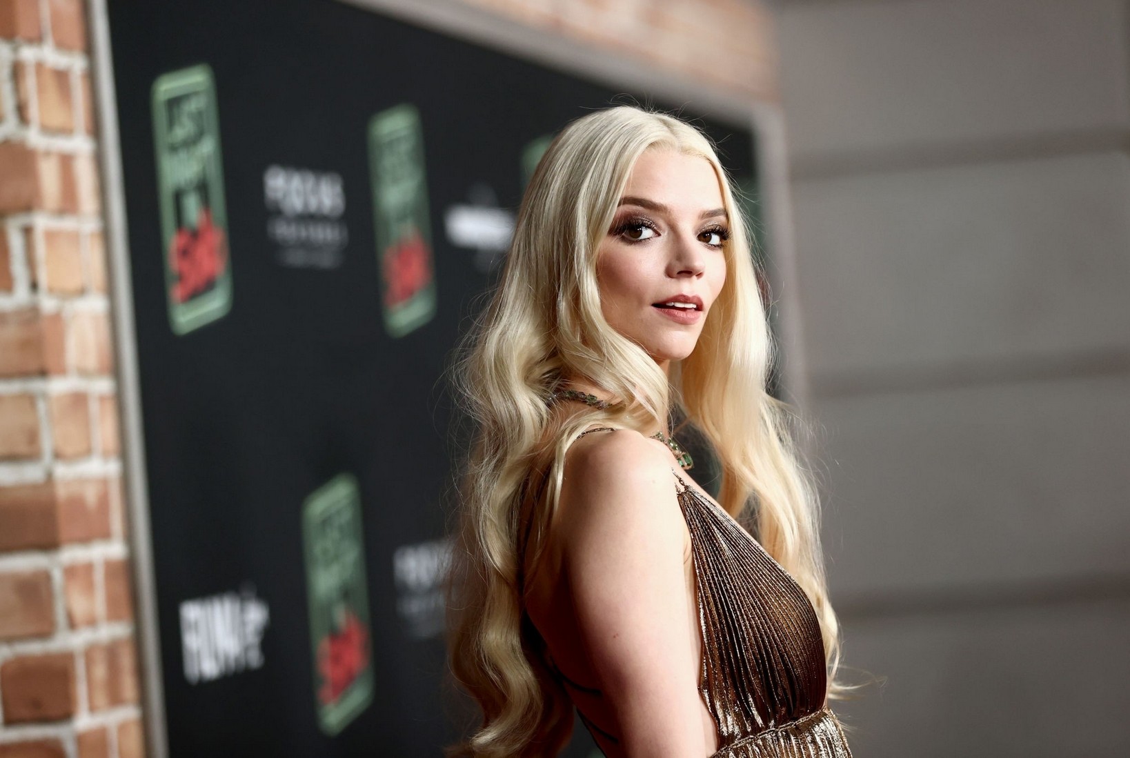 anya-taylor-joy-tits-cleavage-thefappening-cfd-14 Anya Taylor-Joy Flaunts Her Tits In Deep Cleavage At "Last Night in Soho" Premiere