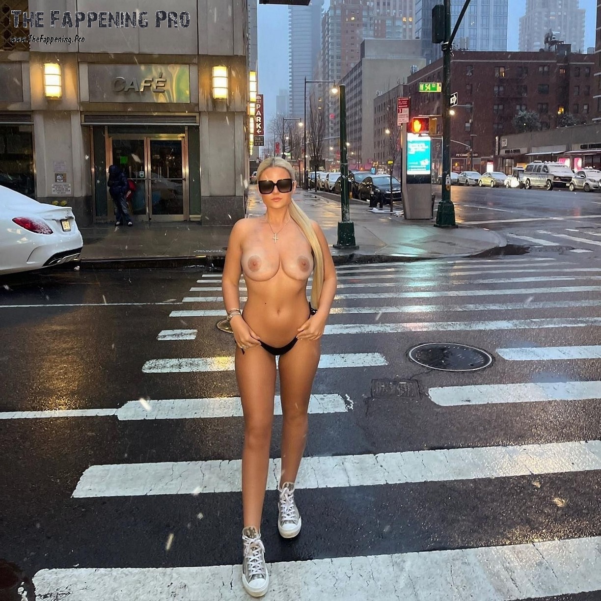apollonia-llewellyn-nude-thefappening-cfd-1 Apollonia Llewellyn Naked In Public