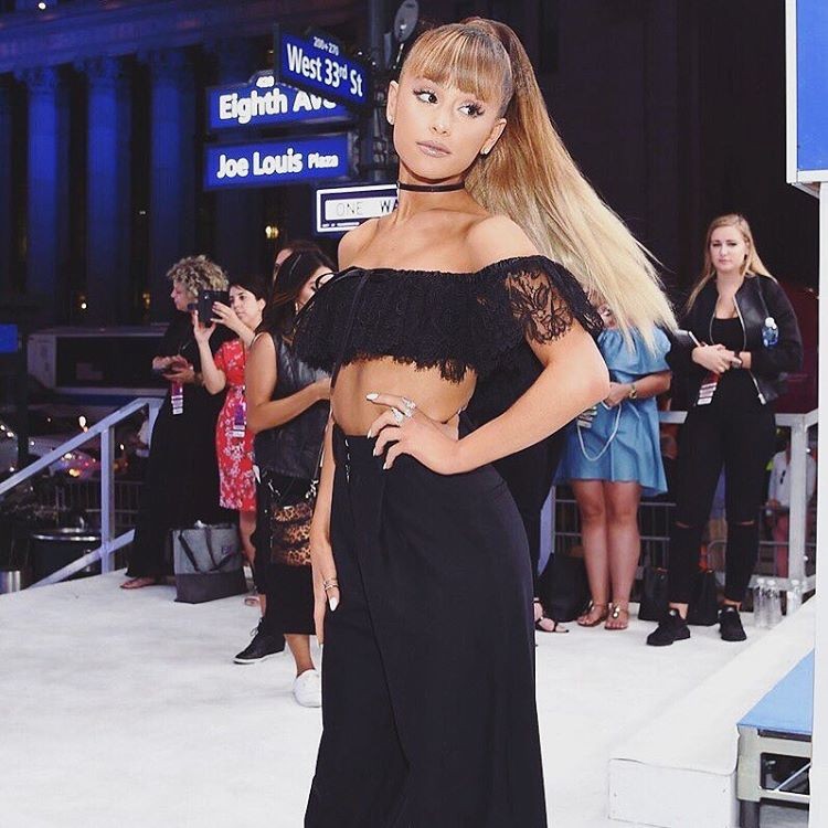 ariana-grande-nude-sexy-6 ariana-grande-nude-sexy-6