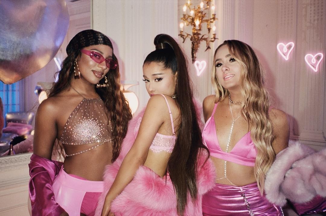 ariana-grande-sexy-2019-2 ariana grande sexy 2019 2