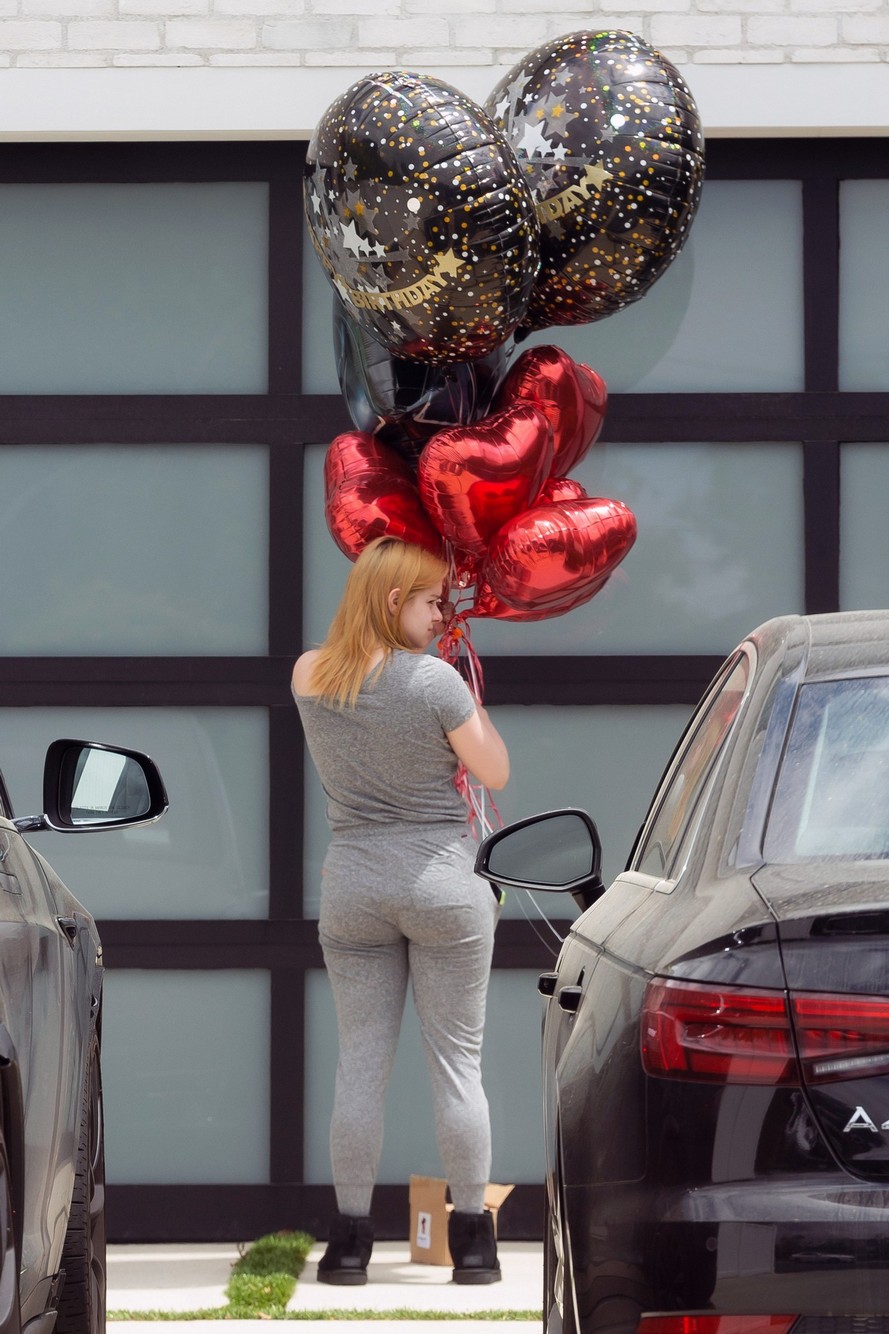 ariel-winter-sexy-balloons-thefappening-pro-1 ariel winter sexy balloons thefappening pro 1