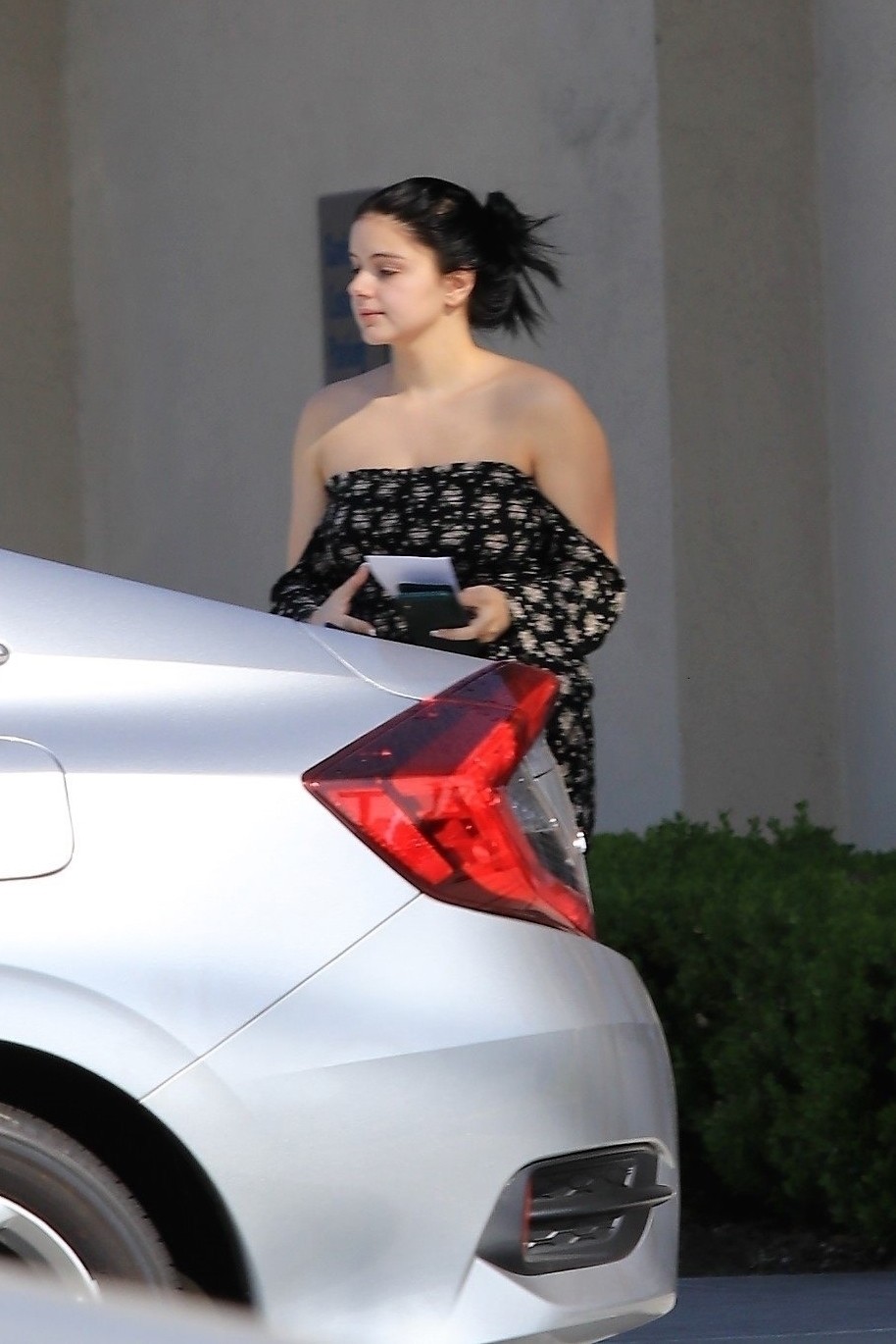 ariel-winter-sexy-legs-28 ariel winter sexy legs 28