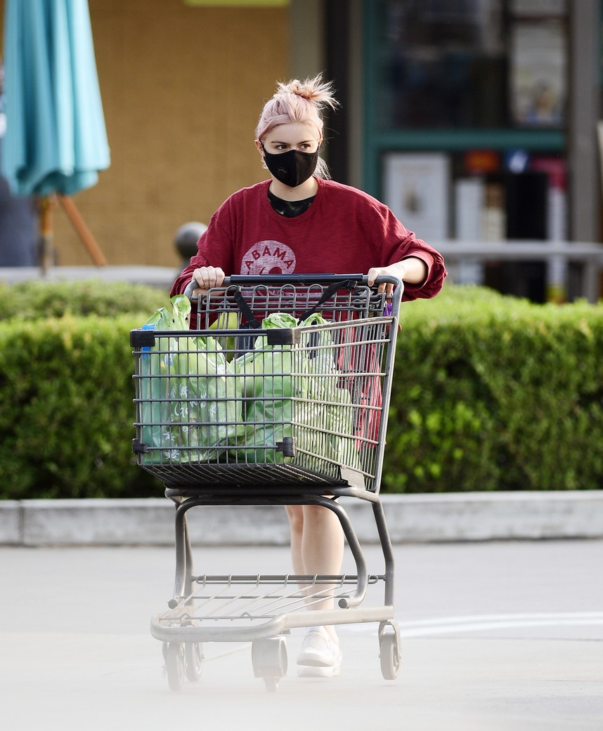 ariel-winter-shopping-in-long-shirt-thefappening-cfd-28 ariel winter shopping in long shirt thefappening cfd 28