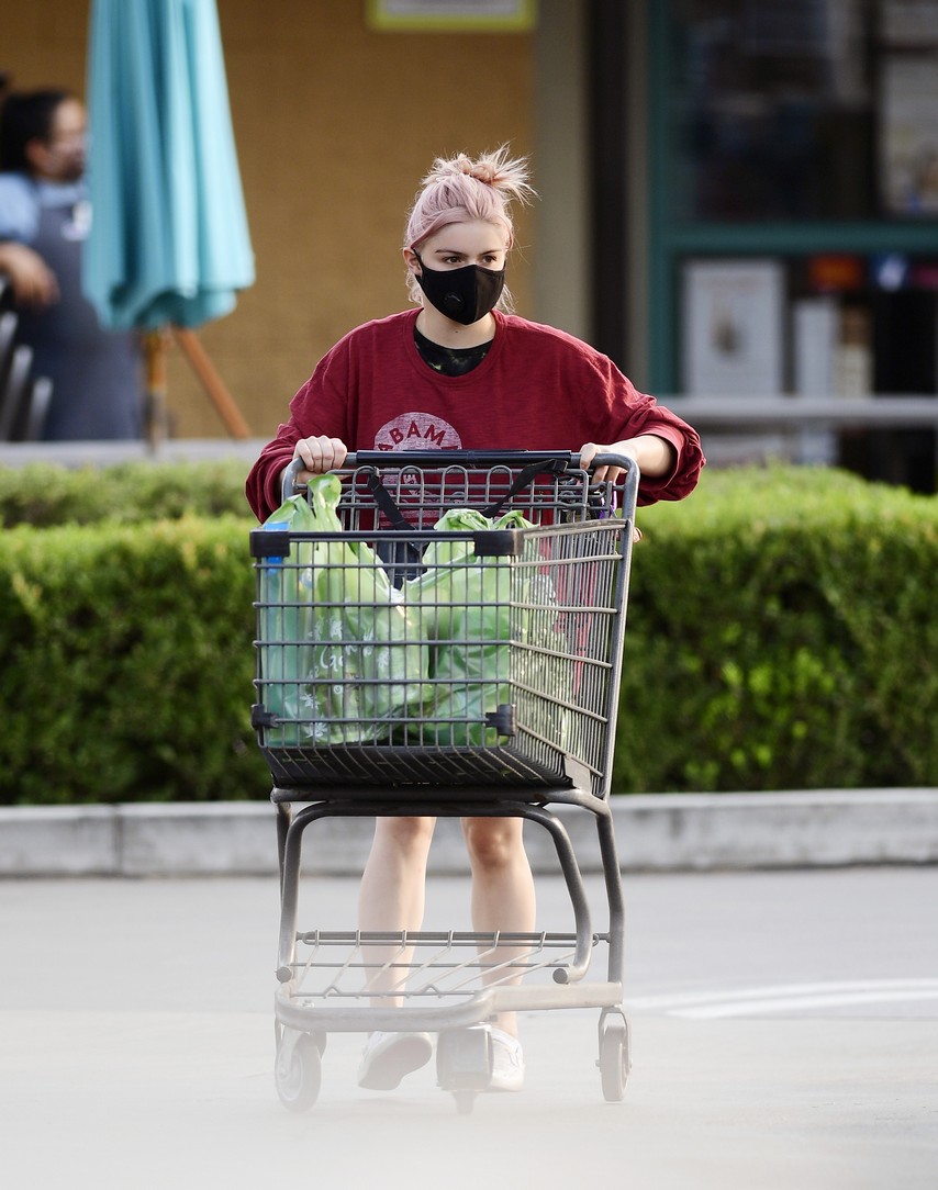 ariel-winter-shopping-in-long-shirt-thefappening-cfd-30 ariel winter shopping in long shirt thefappening cfd 30