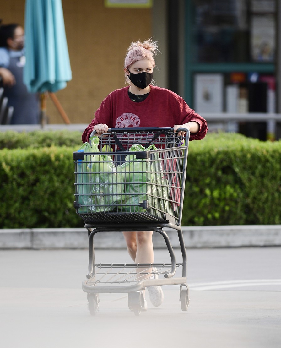 ariel-winter-shopping-in-long-shirt-thefappening-cfd-31 ariel winter shopping in long shirt thefappening cfd 31