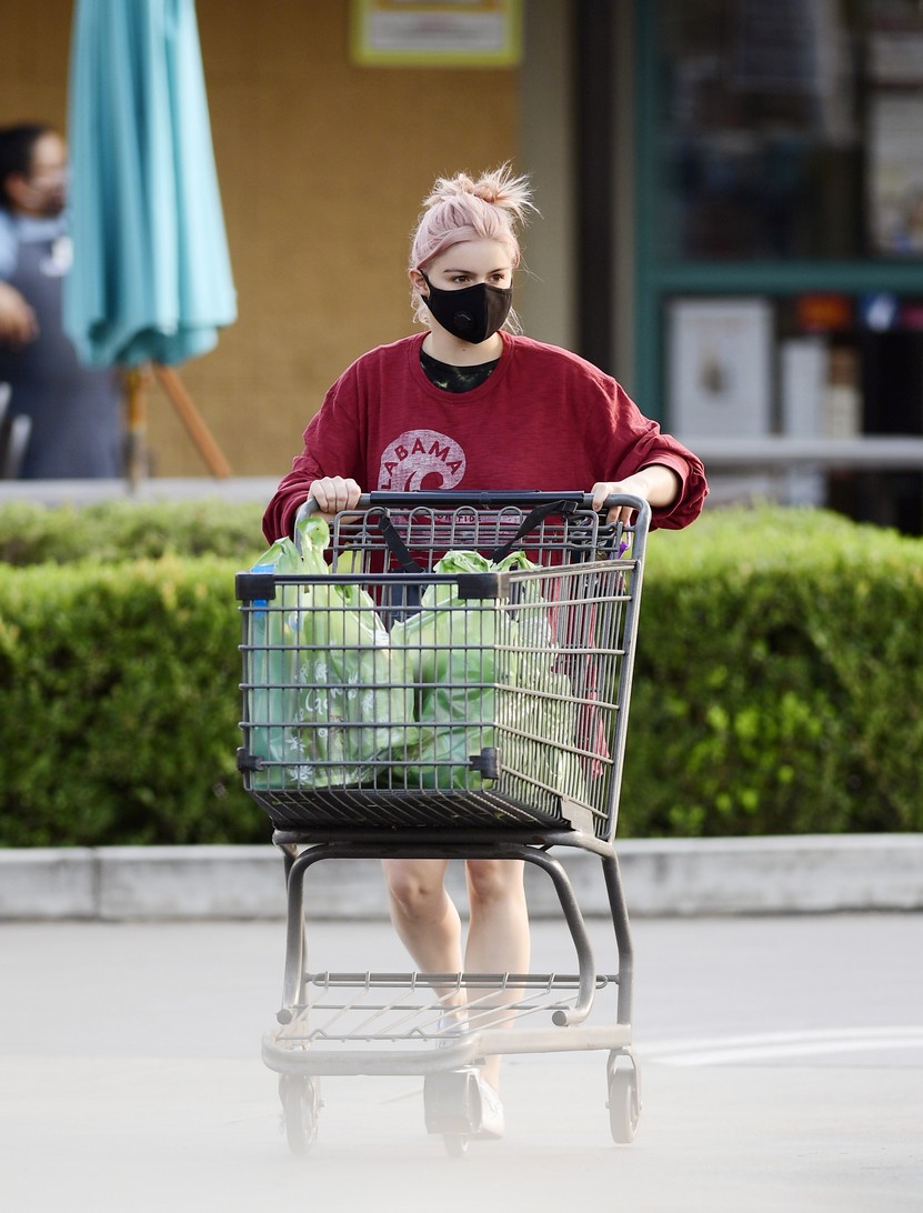 ariel-winter-shopping-in-long-shirt-thefappening-cfd-32 ariel winter shopping in long shirt thefappening cfd 32