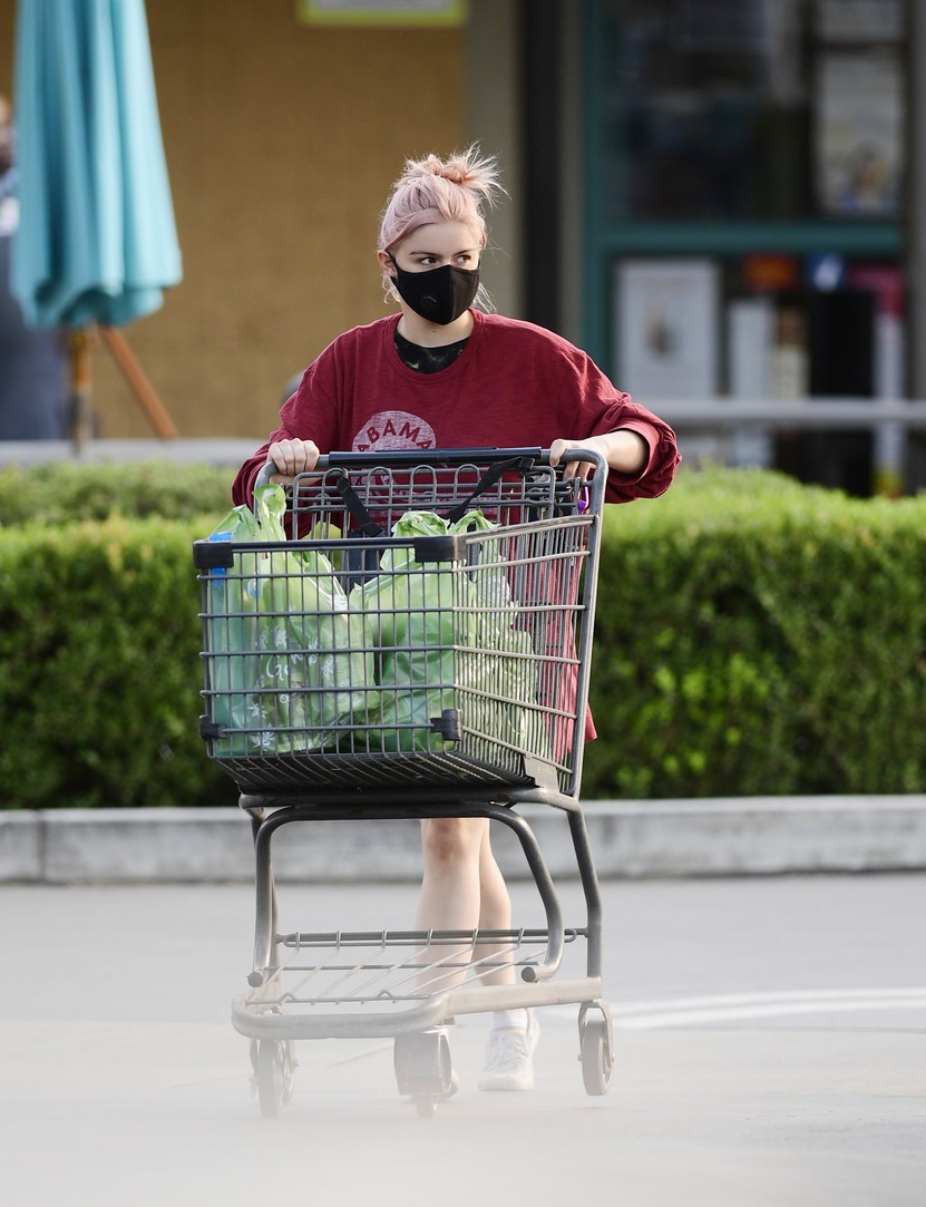ariel-winter-shopping-in-long-shirt-thefappening-cfd-33 ariel winter shopping in long shirt thefappening cfd 33