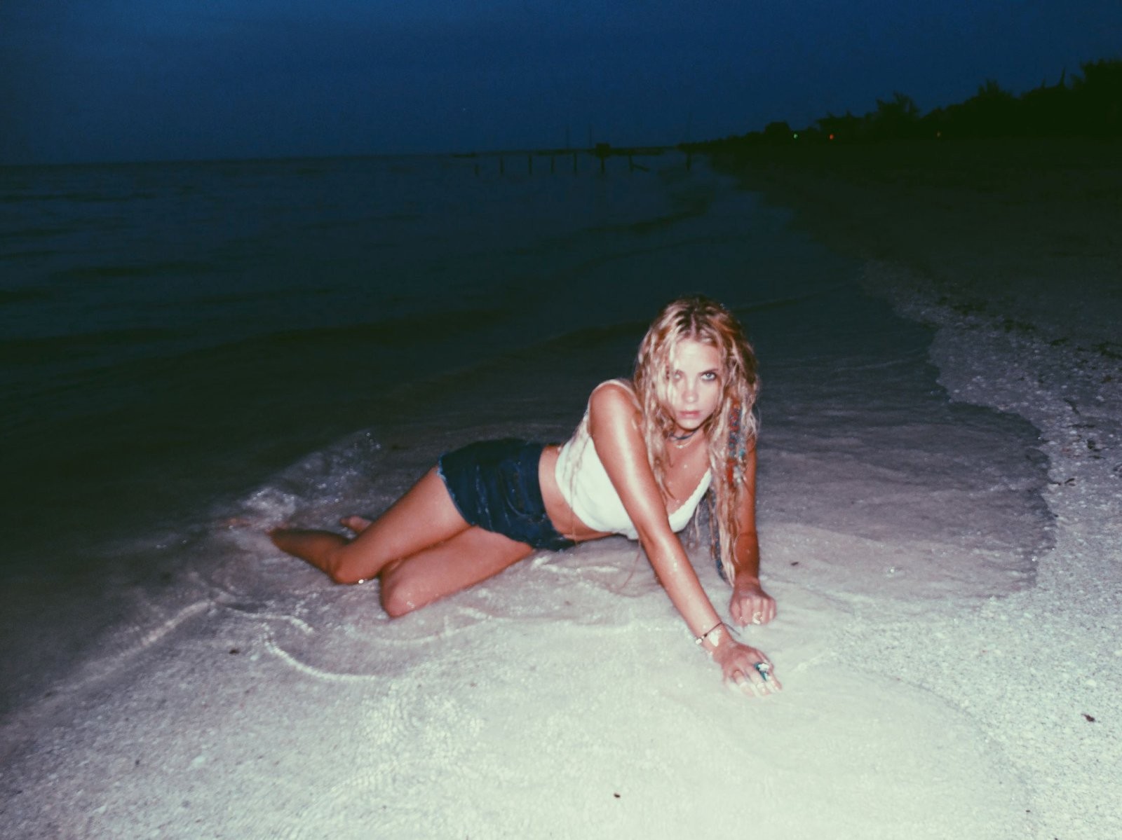 ashley-benson-nude-sexy-18 Ashley Benson Young
