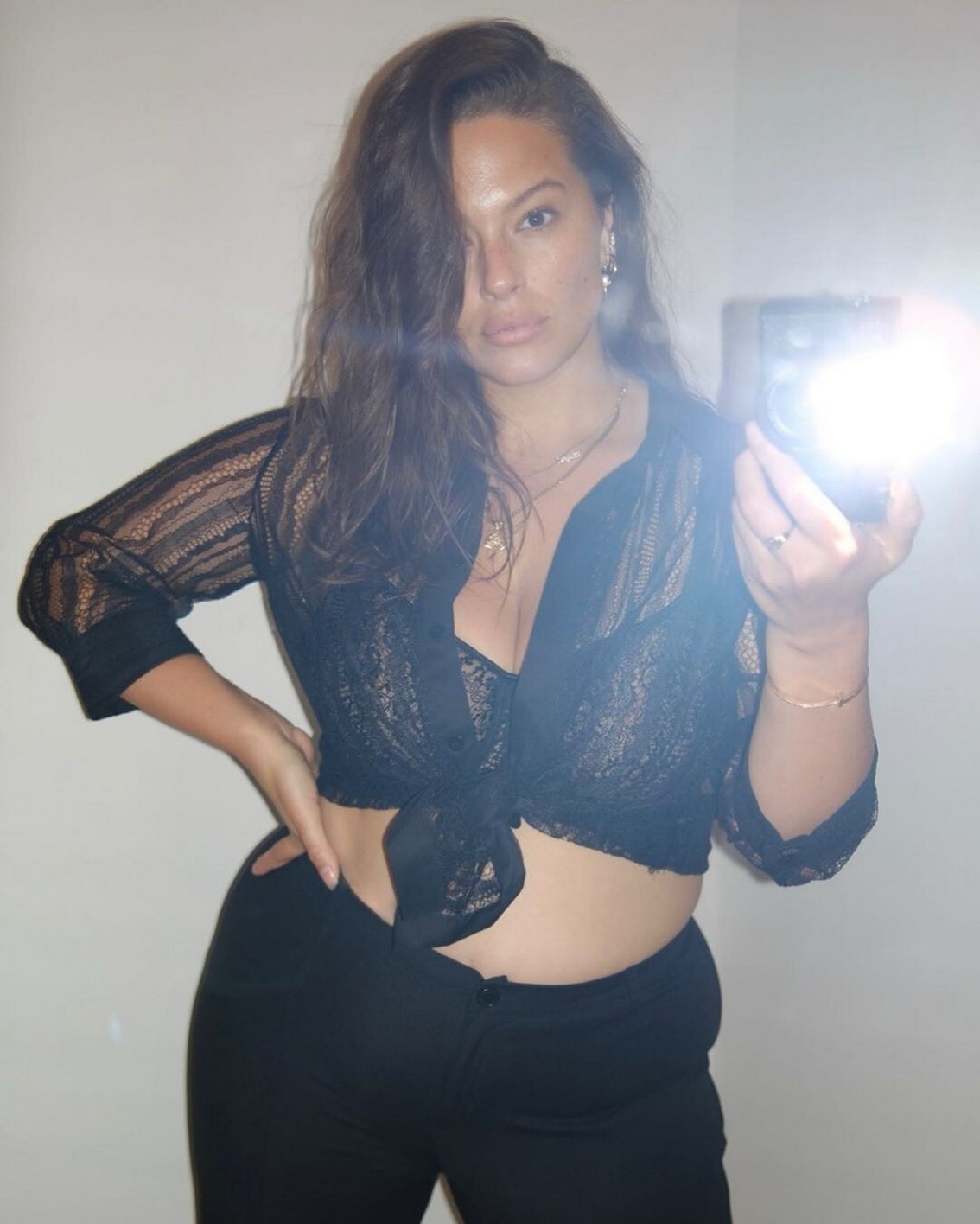 ashley-graham-nude-sexy-after-pregnancy-thefappeningpro-1 Ashley Graham Selfie