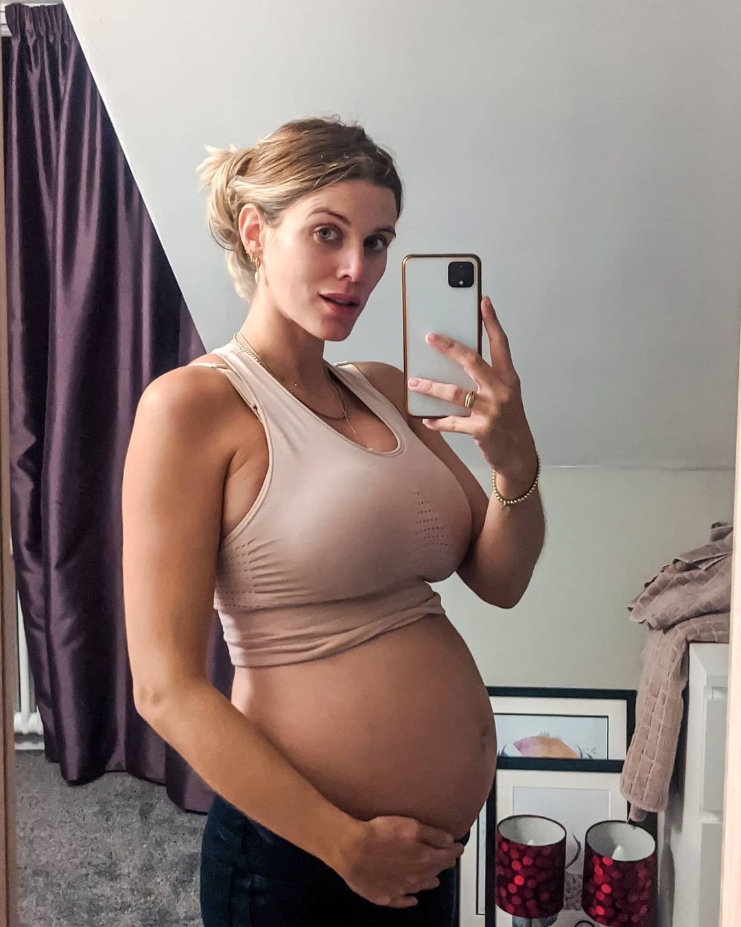 ashley-james-sexy-pregnant-thefappening-cfd-1 Ashley James Sexy Selfie
