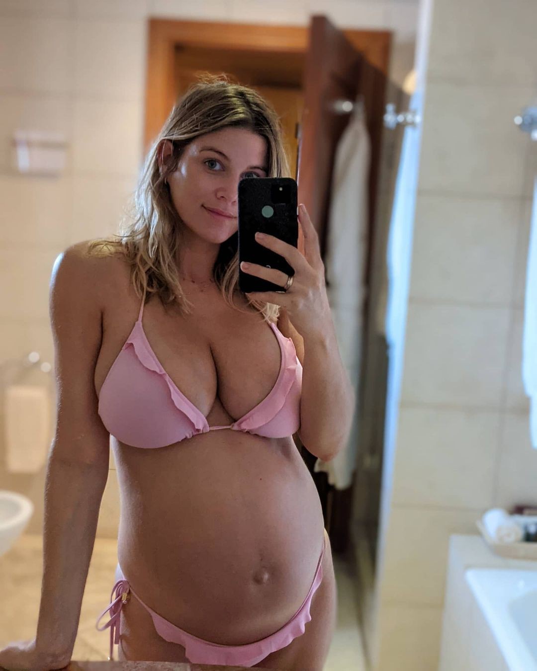 ashley-james-sexy-pregnant-thefappening-cfd-7 Ashley James Pregnant Selfie