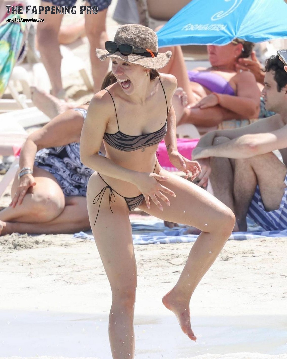 aurora-ramazzotti-bikini-thefappening-cfd-18 Aurora Ramazzotti Bikini On The Beach